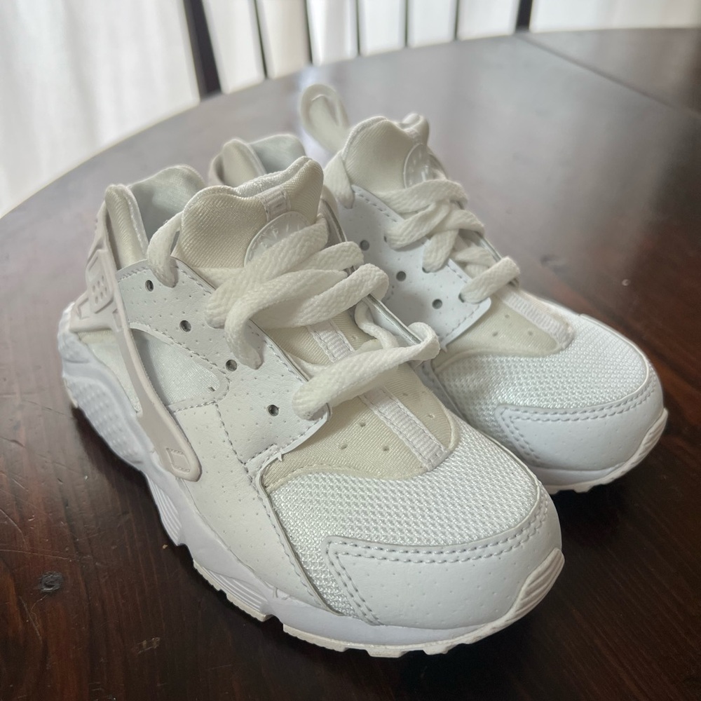 Kids NIKE Huaraches size 10.5C US